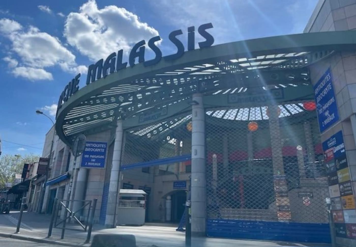 Entrée de la Galerie Malassis, Puces de Saint-Ouen-sur-Seine